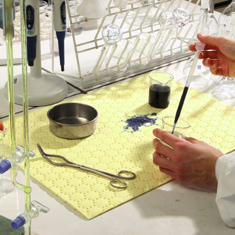 Chemické rohože silné, zpevněné a perforované